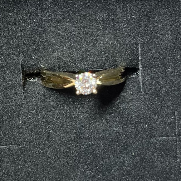 18k Gold Solitaire Diamond Ring. Diamond is .25ct S1 G; total 3.5 grams - Picture 8 of 16